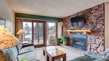 TV, fireplace