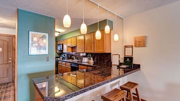 Microwave, stovetop, dishwasher, coffee/tea maker