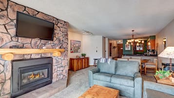 TV, fireplace