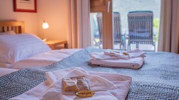 3 chambres, fer et planche Ă  repasser