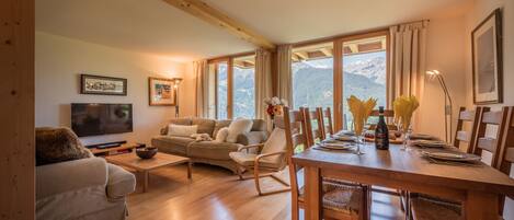 Una televisión, un reproductor de DVD