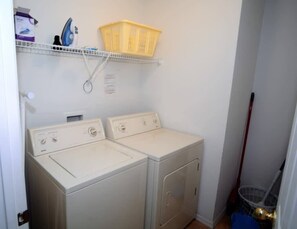 Interior - Charming Resort Home: Perfect for Families, Fun Guard Gated Resort near Disney! (Kissimmee)