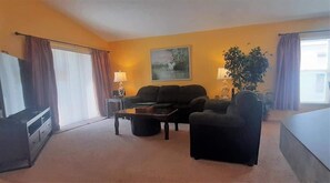 TV, DVD player - Charming Resort Home: Perfect for Families, Fun Guard Gated Resort near Disney! (Kissimmee)
