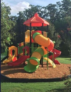 Children’s area - Charming Resort Home: Perfect for Families, Fun Guard Gated Resort near Disney! (Kissimmee)