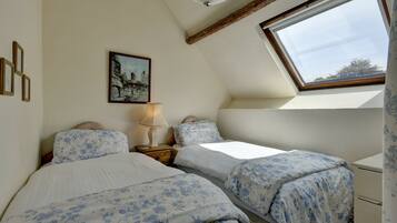 2 bedrooms, iron/ironing board, Internet, bed sheets