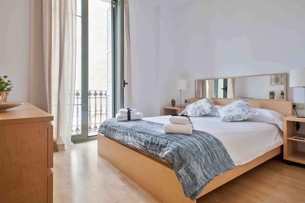 2 bedrooms, iron/ironing board, free WiFi, bed sheets - Alibei 2 - Habitat Apartments (Barcelona)