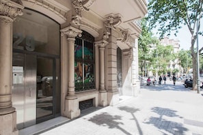 Exterior detail - Alibei 2 - Habitat Apartments (Barcelona)