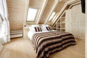 4 makuuhuonetta, työpöytä, silitysrauta/-lauta, ilmainen Wi-Fi