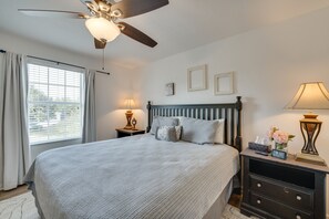 6 bedrooms, travel cot, Internet, bed sheets