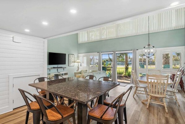 Dining - Unit 58, Parrot's Lodge, 3 Bedroom Beach Condo (Panama City Beach)