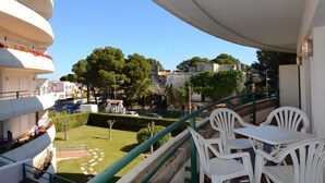 Outdoor dining - MEDES PARK I 2-7 (Estartit)