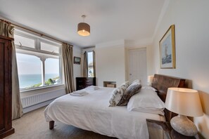 3 chambres, fer et planche à repasser, Wi-Fi gratuit, draps fournis