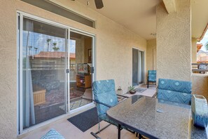 Outdoor dining - Getaway w/ Balcony & Spa: 13 Mi to Old Town (Phoenix)
