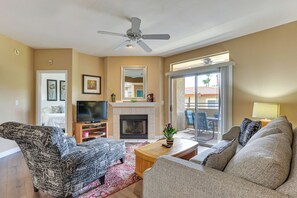 TV, fireplace, books - Getaway w/ Balcony & Spa: 13 Mi to Old Town (Phoenix)