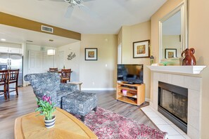TV, fireplace, books - Getaway w/ Balcony & Spa: 13 Mi to Old Town (Phoenix)