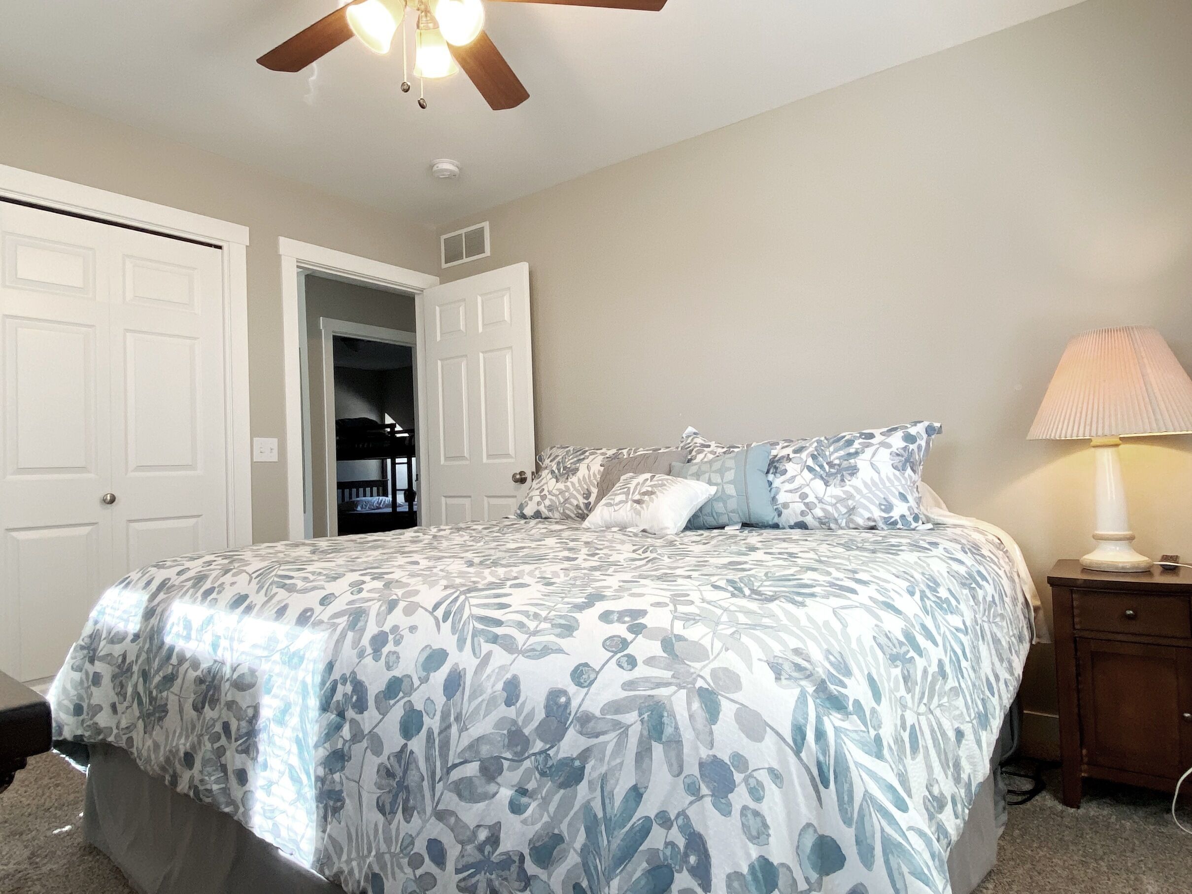 4 bedrooms, desk, iron/ironing board, travel cot