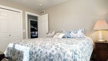 4 bedrooms, desk, iron/ironing board, travel cot