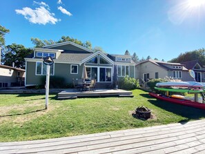Outdoor dining - Luxury 4 bed, 2.5 bath Gun Lake Waterfront Home w/paddleboards/kayaks, free wifi (Wayland)