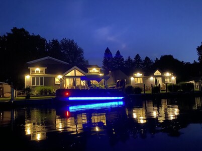 Luxury 4 bed, 2.5 bath Gun Lake Waterfront Home w/paddleboards/kayaks, free wifi