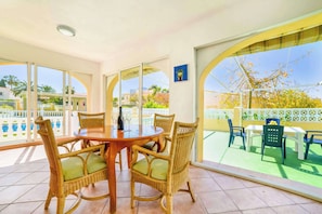 Outdoor dining - Villa Alaska - PlusHolidays (Calpe)