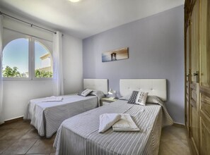 3 bedrooms, iron/ironing board, free WiFi, bed sheets