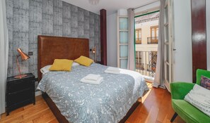 Planxa i posts de planxar, wifi gratuïta i roba de llit 