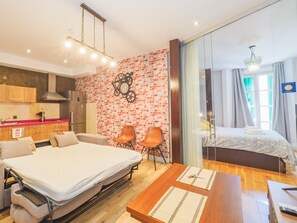 1 slaapkamer, een strijkplank/strijkijzer, gratis wifi, beddengoed
