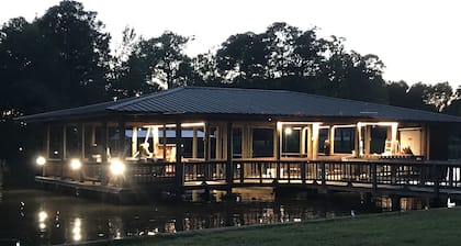 Log Cabin on the Lake - Lanzamiento privado y casa de botes!