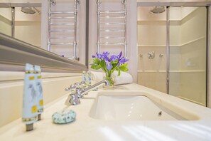 Dusche, Haartrockner