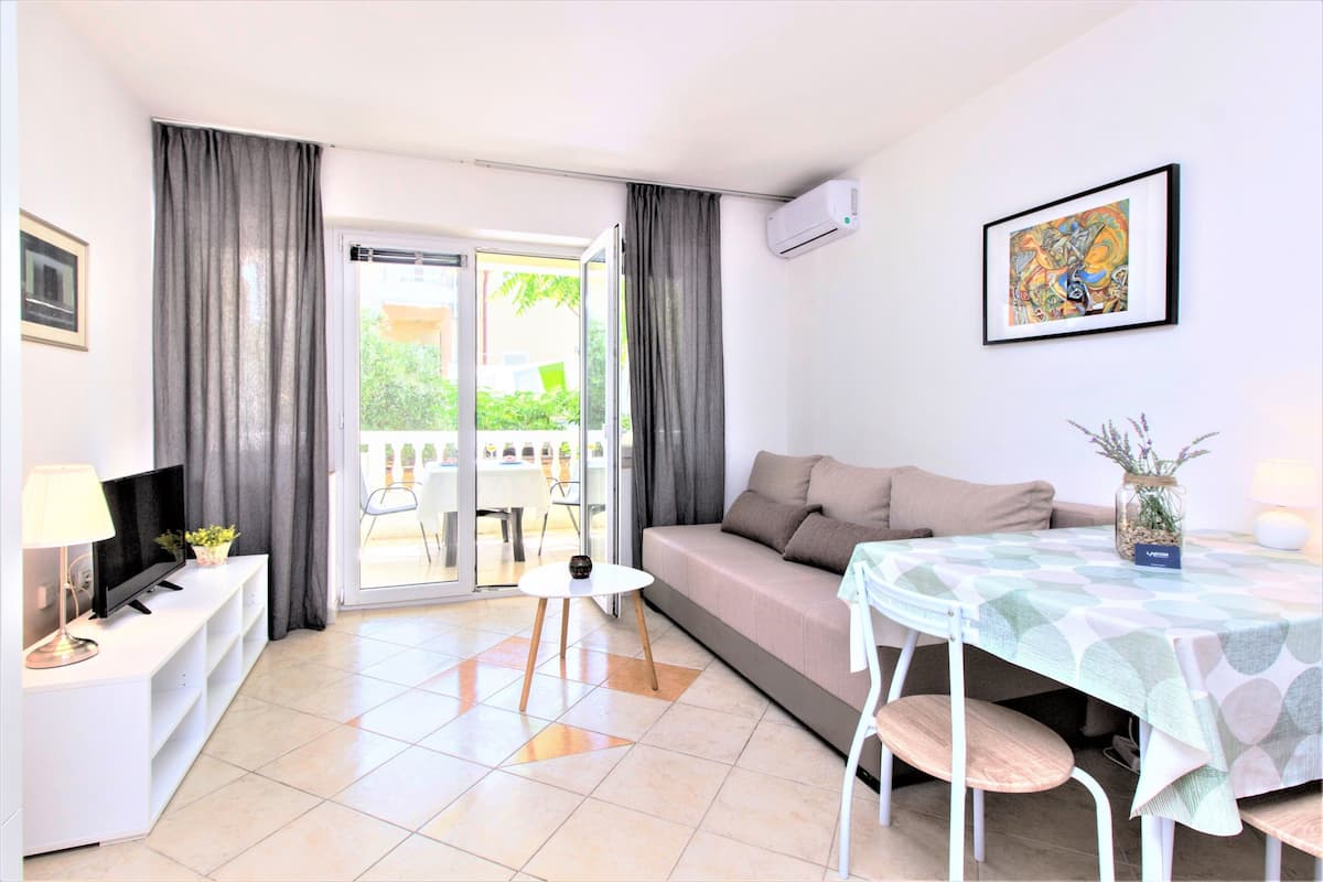 Studio, Strandblick (Topaz) | Wohnbereich | Flachbildfernseher