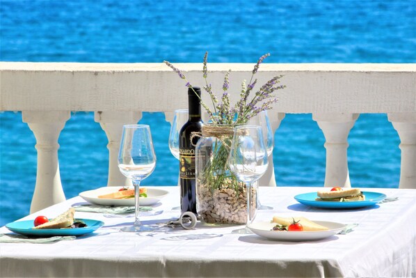 Apartment, 2 Bedrooms, Beach View (Royal) | Teres/patio