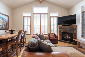 TV, fireplace, DVD player