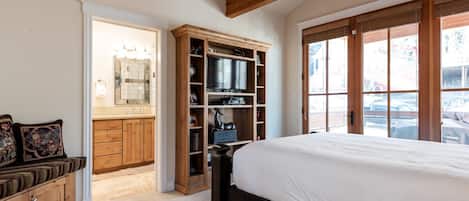 3 slaapkamers, een strijkplank/strijkijzer, gratis wifi, beddengoed