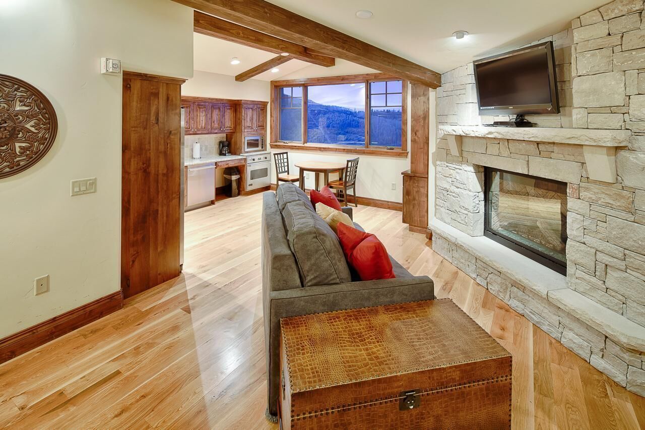 Ski-in /Ski-out Condo, Silver Strike #701, with lodge amenities