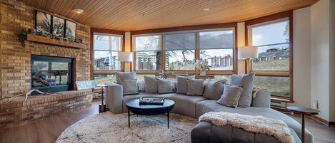 Télévision, cheminée