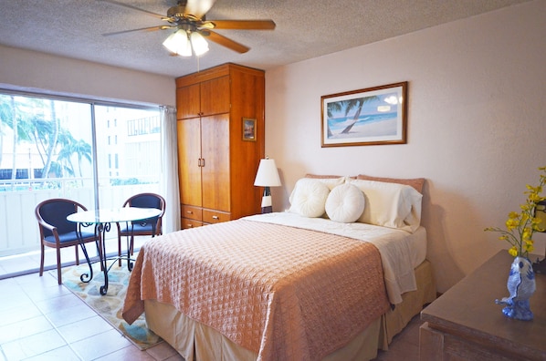 1 bedroom, free WiFi - Sea Shore 41 Private Studio in Waikiki, 1 Block to Beach (Honolulu)