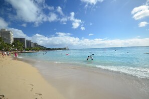 Beach nearby - Sea Shore 41 Private Studio in Waikiki, 1 Block to Beach (Honolulu)