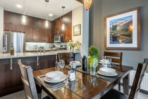 Dining - Townhome with Shared Hot Tub, Mountain and Golf Course Views; An Easy Walk to Ea (mammoth lakes)