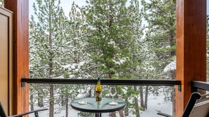 A balcony with a glass table, two chairs, and a bottle of wine. - Solstice 21 | Easy Walk to Eagle Lodge (mammoth lakes)