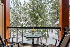Property grounds - Townhome with Shared Hot Tub, Mountain and Golf Course Views; An Easy Walk to Ea (mammoth lakes)