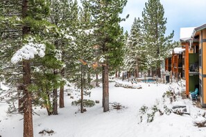Property grounds - Townhome with Shared Hot Tub, Mountain and Golf Course Views; An Easy Walk to Ea (mammoth lakes)