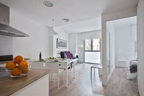 Smart TV, DVD player - Blanca 1 - Habitat Apartments (Barcelona)