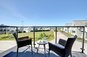 Terrace/patio - 2 Bed in Westward Ho! (oc-looko1) (Northam)