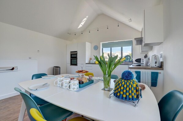 Dining - 2 Bed in Westward Ho! (oc-looko1) (Northam)