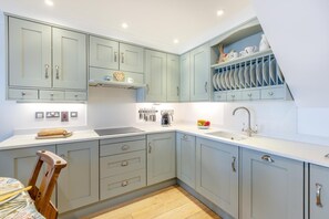 Microwave, oven, dishwasher, toaster - 2 Bed in Woolacombe (oc-shore1) (Woolacombe)