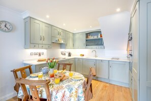 Dining - 2 Bed in Woolacombe (oc-shore1) (Woolacombe)