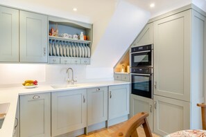 Microwave, oven, dishwasher, toaster - 2 Bed in Woolacombe (oc-shore1) (Woolacombe)