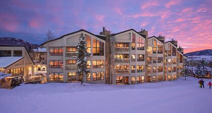 CX232 | True Mountain Condo | Ski In/out | Winter Shuttle | Hot Tub | Pool