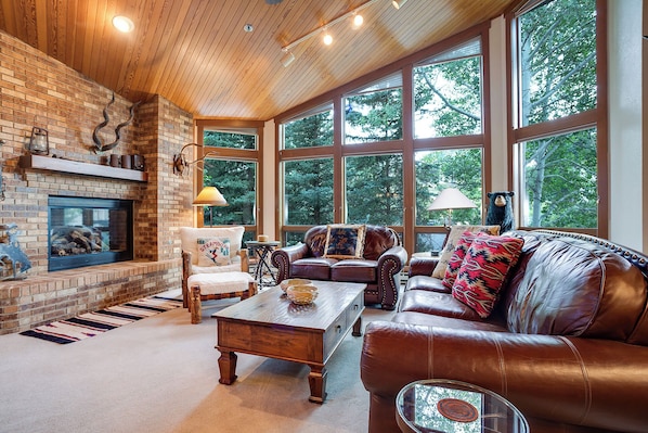 Televisión, chimenea