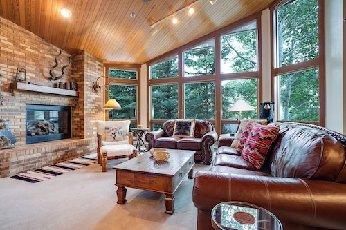 CX232 | True Mountain Condo | Ski In/out | Winter Shuttle | Hot Tub | Pool